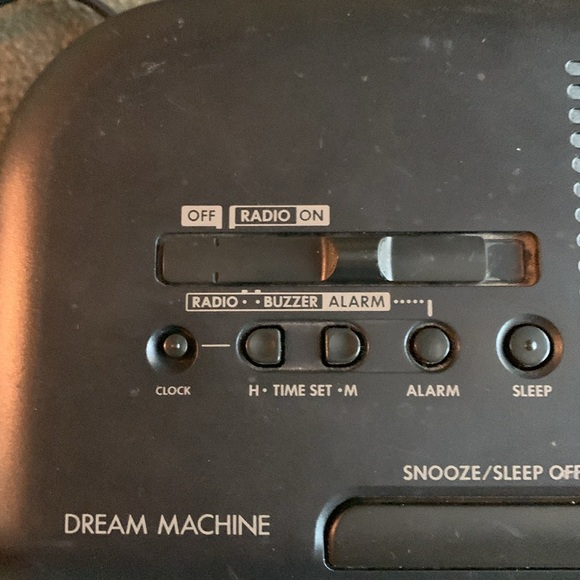 Sony Dream Machine alarm clock radio. - Picture 4 of 8